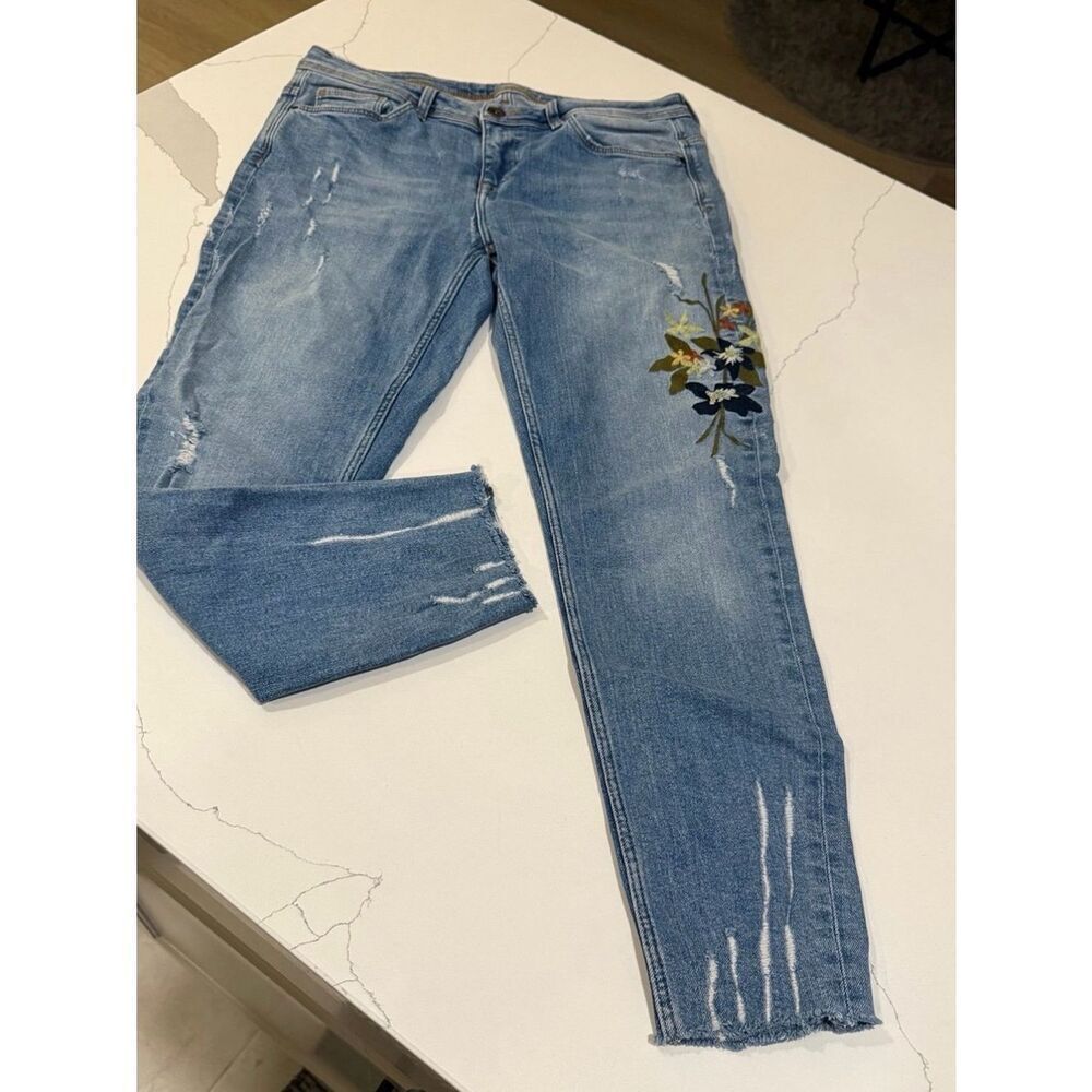 ZARA Z1975 Embroidered Jeans
Size 6